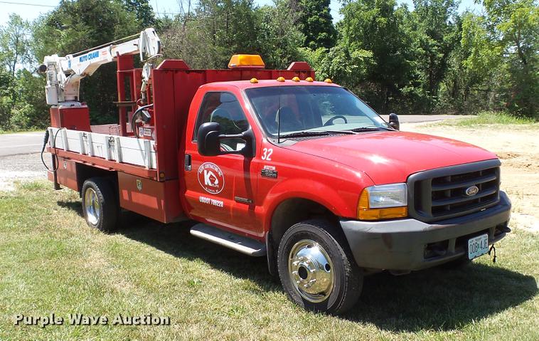 image for item DD7288 2001 Ford F550 Super Duty XLT service truck with crane