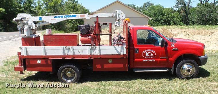 image for item DD7288 2001 Ford F550 Super Duty XLT service truck with crane