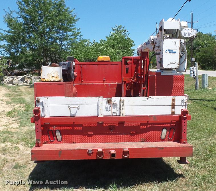 image for item DD7288 2001 Ford F550 Super Duty XLT service truck with crane