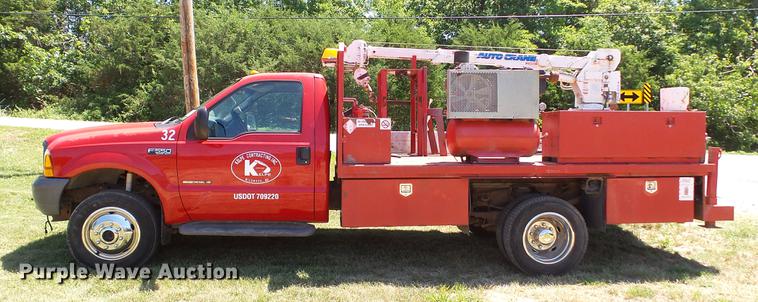 image for item DD7288 2001 Ford F550 Super Duty XLT service truck with crane