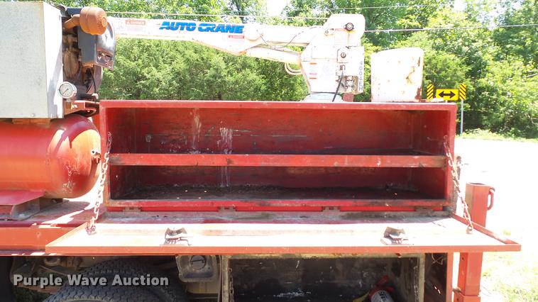 image for item DD7288 2001 Ford F550 Super Duty XLT service truck with crane