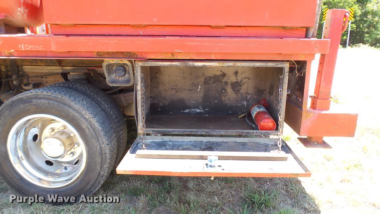 image for item DD7288 2001 Ford F550 Super Duty XLT service truck with crane