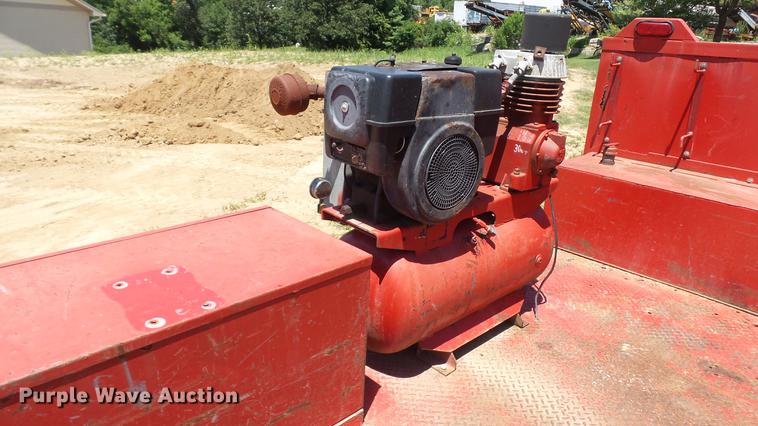 image for item DD7288 2001 Ford F550 Super Duty XLT service truck with crane