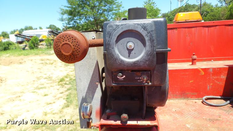 image for item DD7288 2001 Ford F550 Super Duty XLT service truck with crane