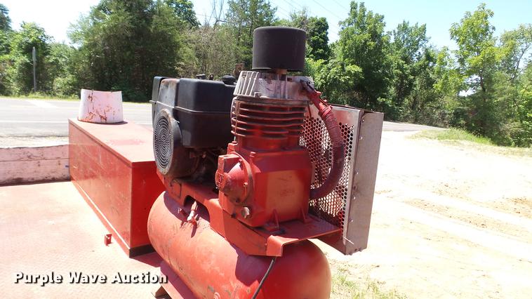 image for item DD7288 2001 Ford F550 Super Duty XLT service truck with crane