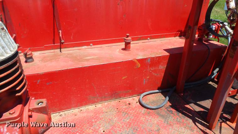 image for item DD7288 2001 Ford F550 Super Duty XLT service truck with crane