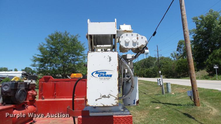 image for item DD7288 2001 Ford F550 Super Duty XLT service truck with crane