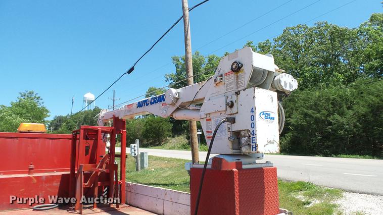 image for item DD7288 2001 Ford F550 Super Duty XLT service truck with crane