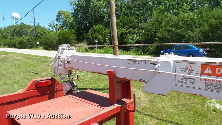 image for item DD7288 2001 Ford F550 Super Duty XLT service truck with crane