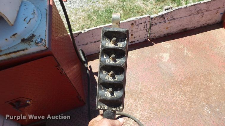 image for item DD7288 2001 Ford F550 Super Duty XLT service truck with crane