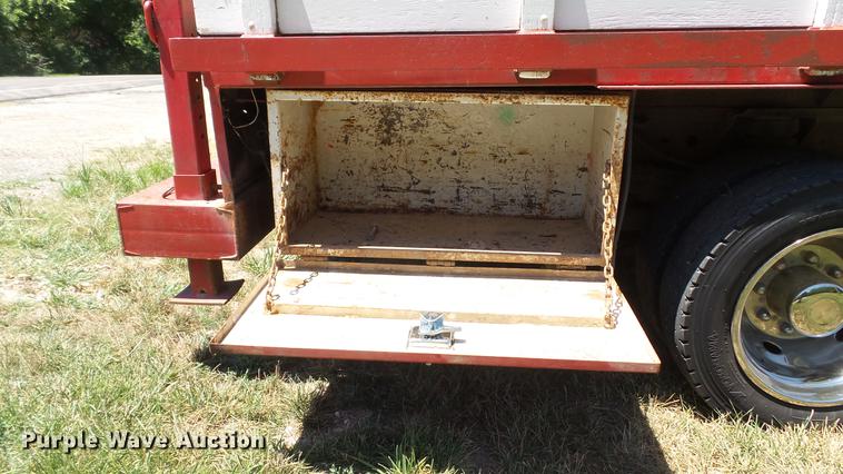 image for item DD7288 2001 Ford F550 Super Duty XLT service truck with crane