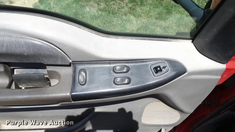 image for item DD7288 2001 Ford F550 Super Duty XLT service truck with crane