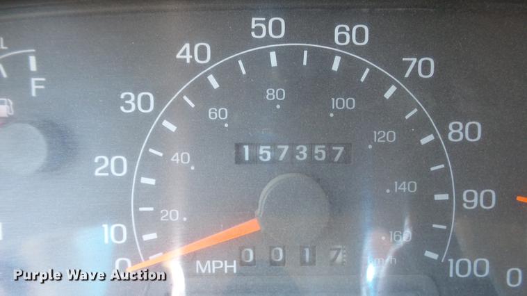 image for item DD7288 2001 Ford F550 Super Duty XLT service truck with crane