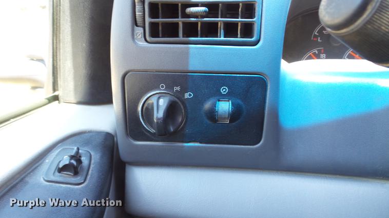 image for item DD7288 2001 Ford F550 Super Duty XLT service truck with crane