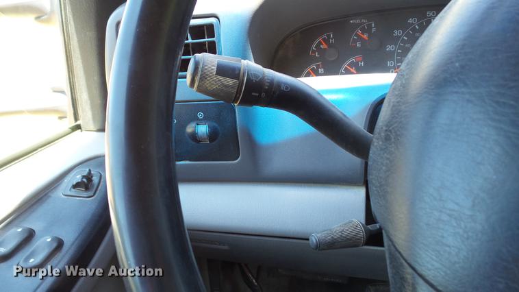 image for item DD7288 2001 Ford F550 Super Duty XLT service truck with crane