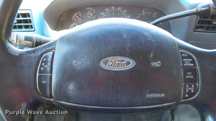 image for item DD7288 2001 Ford F550 Super Duty XLT service truck with crane