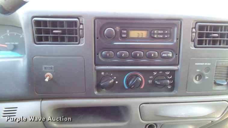 image for item DD7288 2001 Ford F550 Super Duty XLT service truck with crane