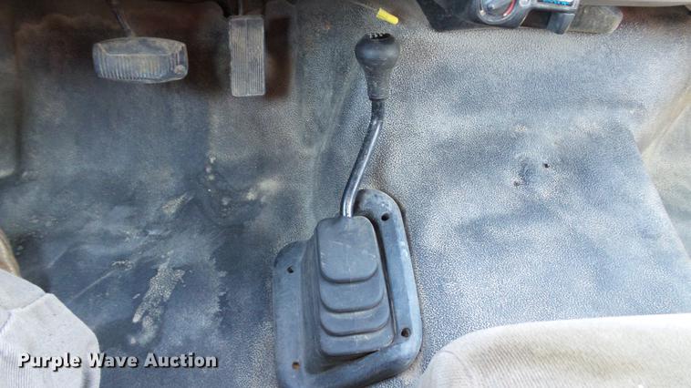 image for item DD7288 2001 Ford F550 Super Duty XLT service truck with crane