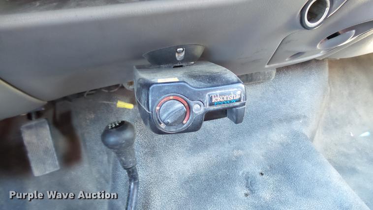 image for item DD7288 2001 Ford F550 Super Duty XLT service truck with crane