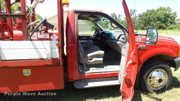 image for item DD7288 2001 Ford F550 Super Duty XLT service truck with crane