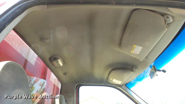 image for item DD7288 2001 Ford F550 Super Duty XLT service truck with crane