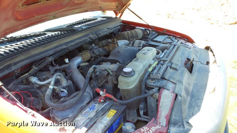 image for item DD7288 2001 Ford F550 Super Duty XLT service truck with crane