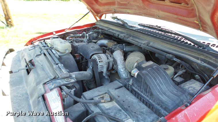 image for item DD7288 2001 Ford F550 Super Duty XLT service truck with crane