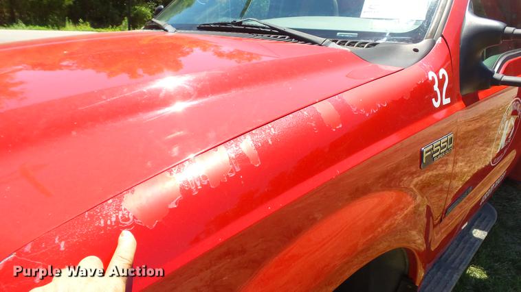 image for item DD7288 2001 Ford F550 Super Duty XLT service truck with crane