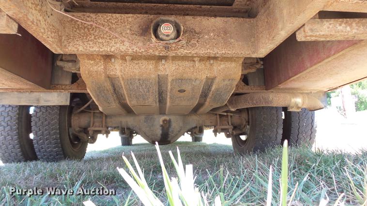 image for item DD7288 2001 Ford F550 Super Duty XLT service truck with crane