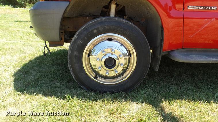 image for item DD7288 2001 Ford F550 Super Duty XLT service truck with crane