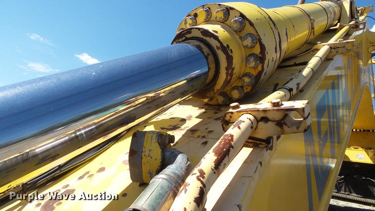 image for item DD7290 1998 New Holland EC600 excavator