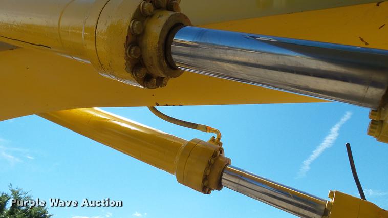 image for item DD7290 1998 New Holland EC600 excavator