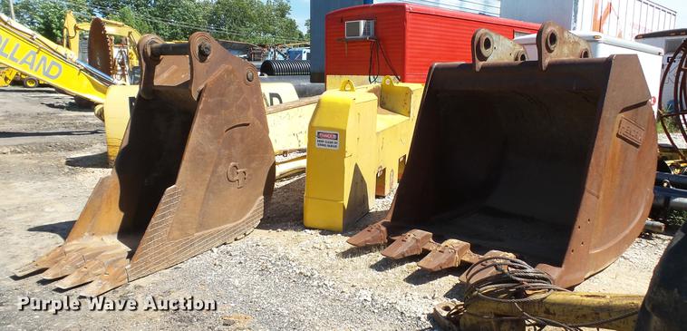 image for item DD7290 1998 New Holland EC600 excavator