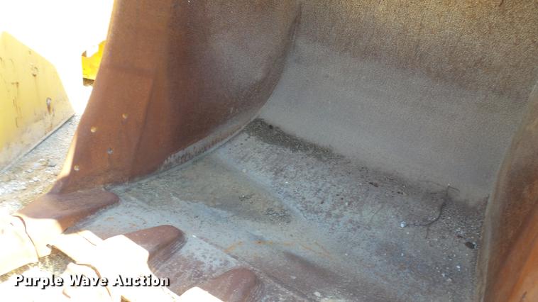 image for item DD7290 1998 New Holland EC600 excavator