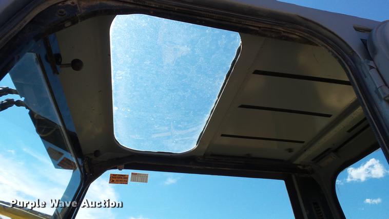 image for item DD7290 1998 New Holland EC600 excavator