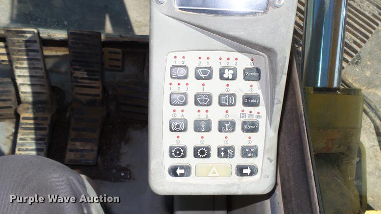 image for item DD7290 1998 New Holland EC600 excavator