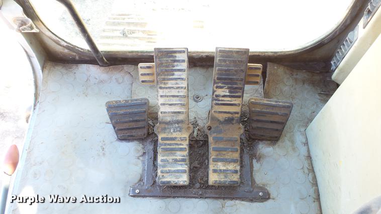 image for item DD7290 1998 New Holland EC600 excavator