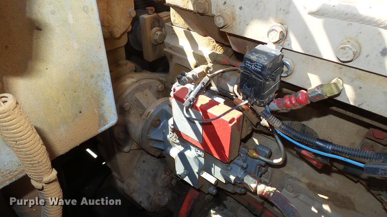 image for item DD7290 1998 New Holland EC600 excavator