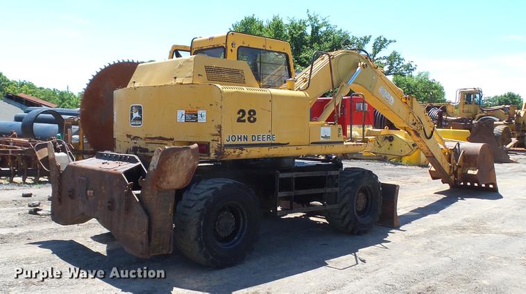 image for item DD7291 1989 John Deere 495D rubber tired excavator