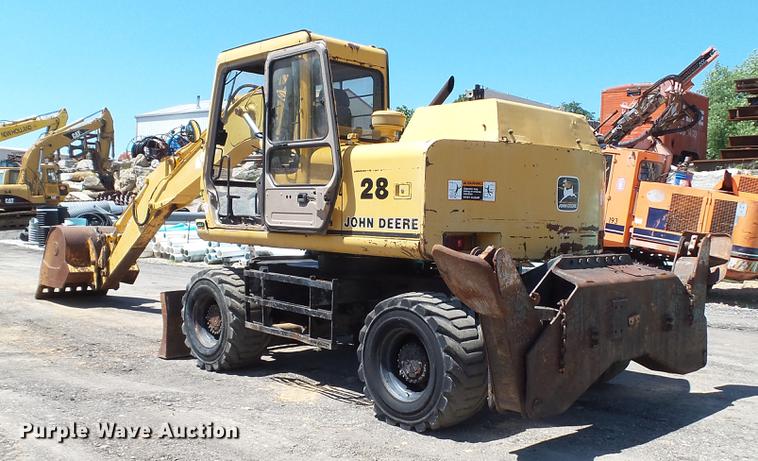 image for item DD7291 1989 John Deere 495D rubber tired excavator