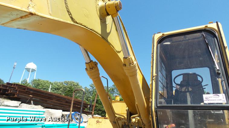 image for item DD7291 1989 John Deere 495D rubber tired excavator