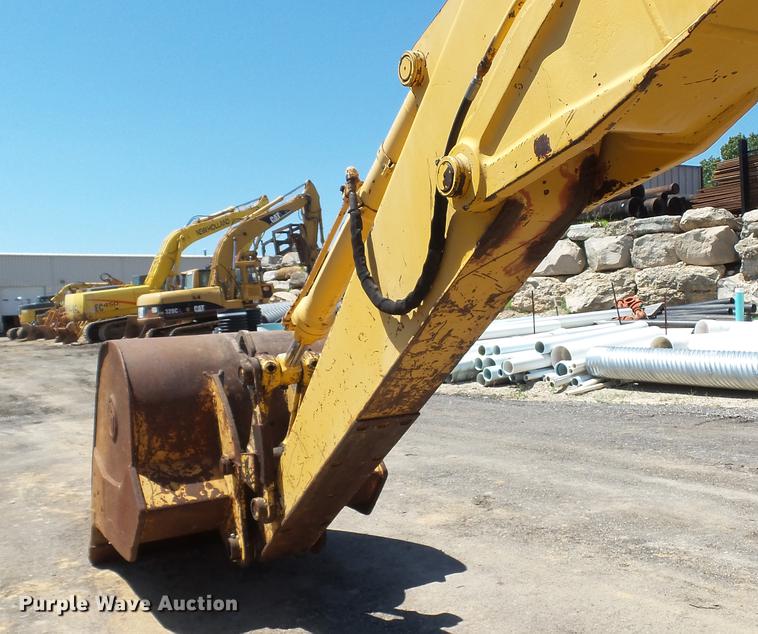 image for item DD7291 1989 John Deere 495D rubber tired excavator