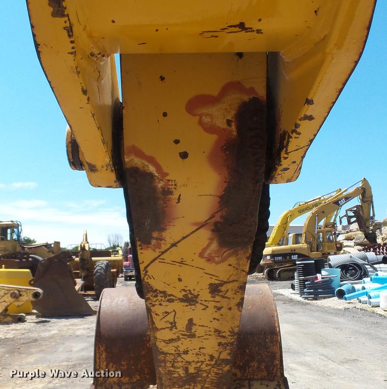 image for item DD7291 1989 John Deere 495D rubber tired excavator