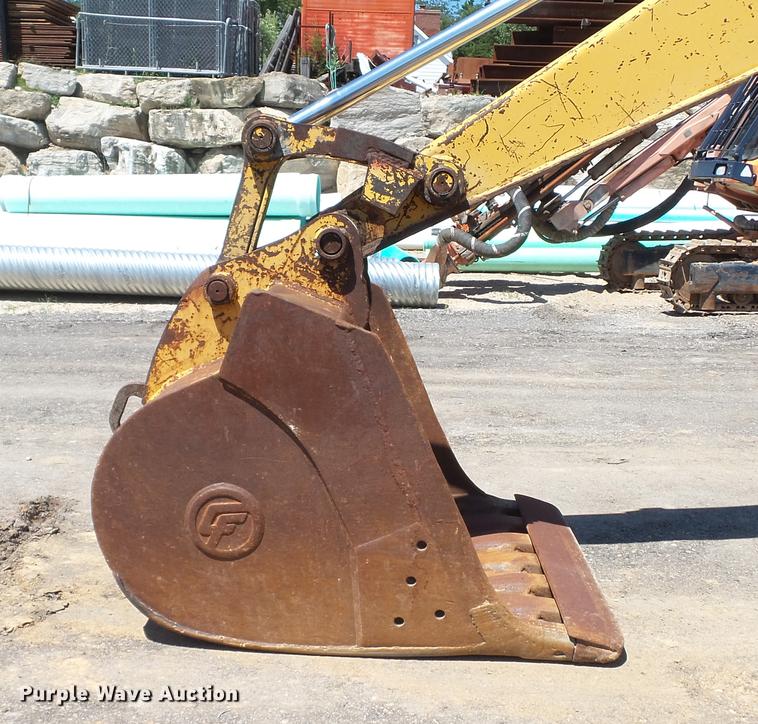 image for item DD7291 1989 John Deere 495D rubber tired excavator