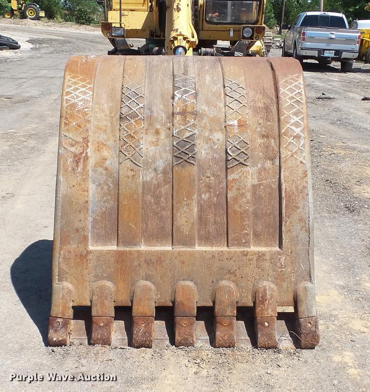 image for item DD7291 1989 John Deere 495D rubber tired excavator