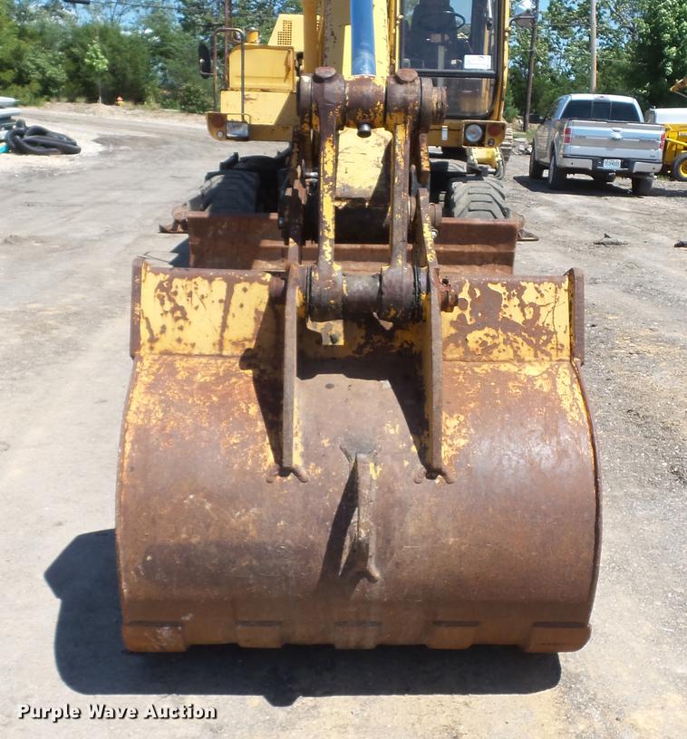 image for item DD7291 1989 John Deere 495D rubber tired excavator