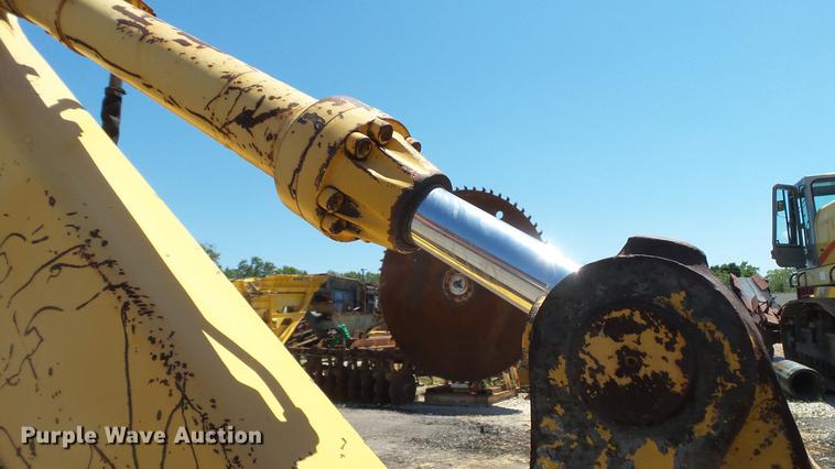 image for item DD7291 1989 John Deere 495D rubber tired excavator