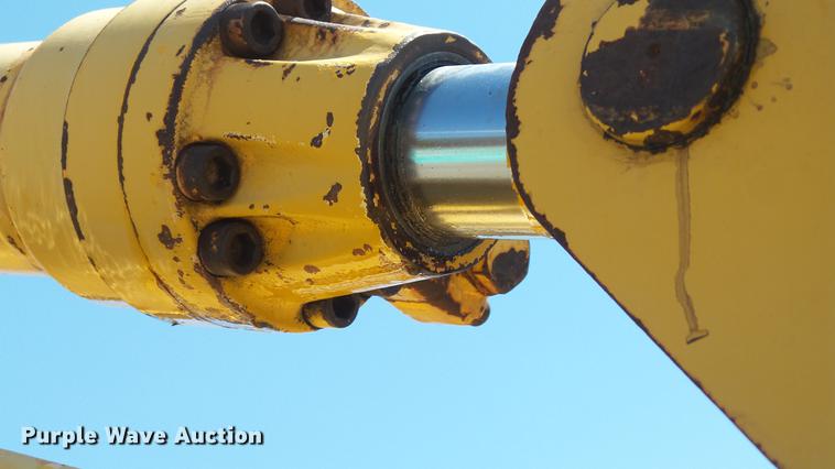 image for item DD7291 1989 John Deere 495D rubber tired excavator