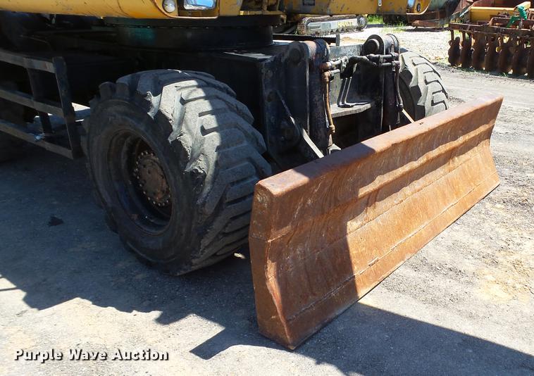 image for item DD7291 1989 John Deere 495D rubber tired excavator