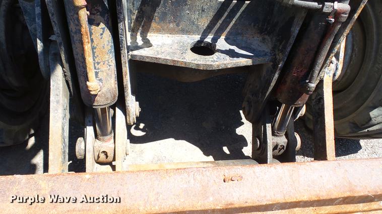 image for item DD7291 1989 John Deere 495D rubber tired excavator